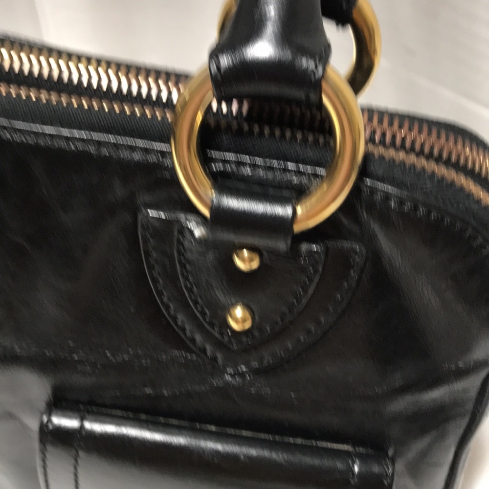 Marc Jacobs triple compartment satchel with double lock and gold tone hardware. - Picture 12 of 16